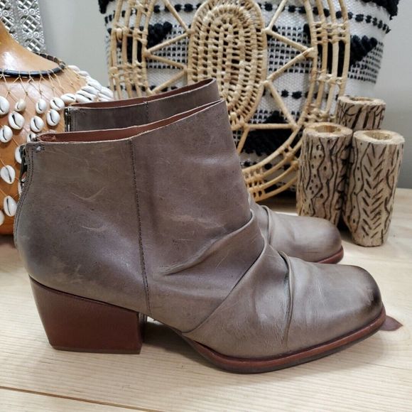 Kork Ease Kissel Ankle Boots Booties Burnished Taupe Leather Ruched10M - Picture 1 of 15